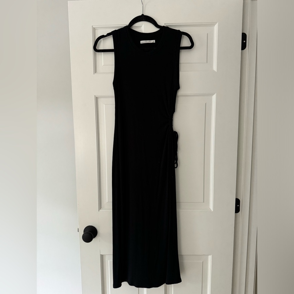 Midi black body con dress w/ key hole
